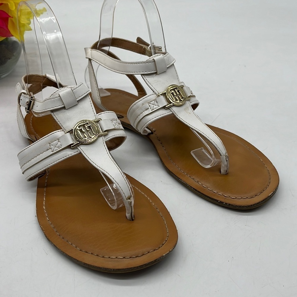 Timmy Hilfiger Twlilo White Thong Sandal Sz 8. FFT2624D